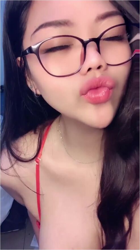 Uting Kak Araa Manis Kacamata Susunya Kenyal Gini Hot51