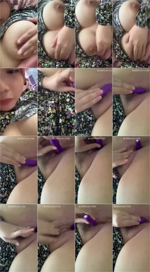 Video Sex Vee Jilbab Cantik Masturbasi pake vibrator mini Bahan Lokal