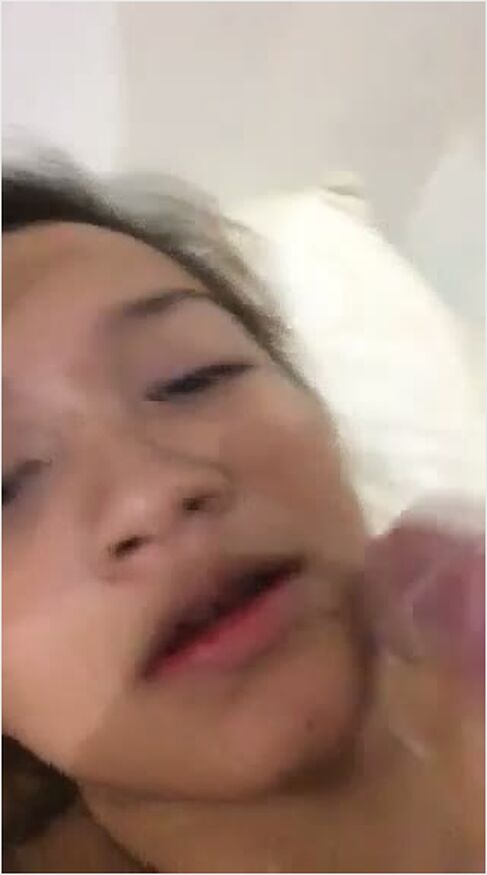 Thumbnail  Video Sex Disikat abang ipar sendiri 12 lonte