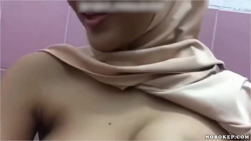 Bokep Indo Jilbab Kak Esya Pap Toket